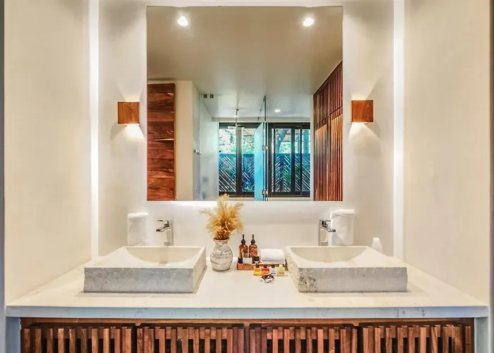 Divine 1br Ph With Private Pool And Spectacular Pools